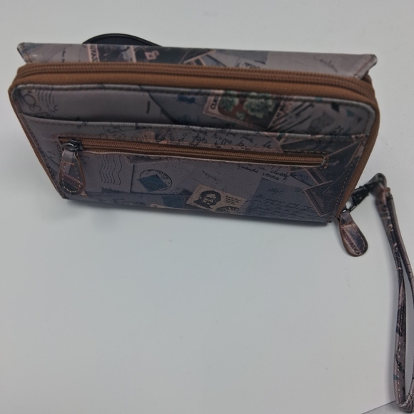 Vintage-Inspired Stamp Print Clutch       Size 7.5"×4" - Picture 4 of 12